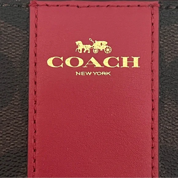 COACH CROSSGRAIN LEATHER CORNER ZIP WRISTLET - Picture 3 of 7